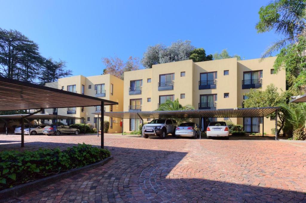 The Apartment On Katherine Street In Central Sandton Йоханнесбург Экстерьер фото